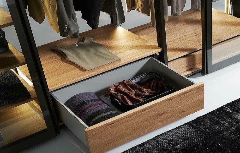 17 Detalle de cajo n de armario batiente  1000x640 - Armarios de dise&ntilde;o