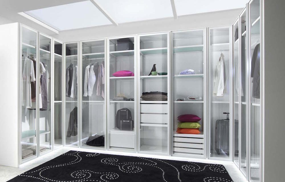 3.1.5 Armario con puertas batientes en vidrio transparente 1000x640 - Armarios de dise&ntilde;o