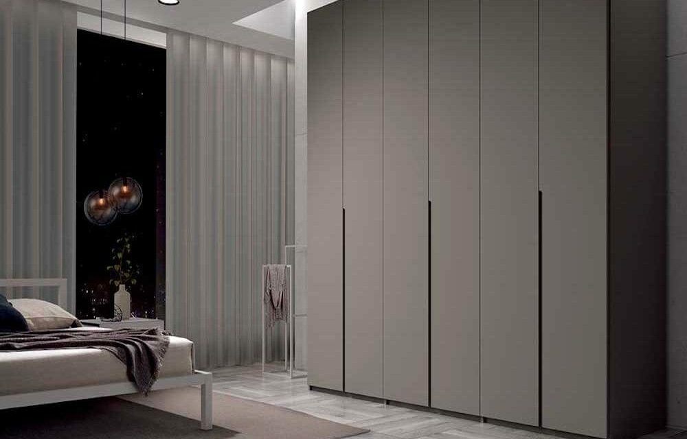 9 Armario con puertas batientes y tirador vertical 1000x640 - Armarios de dise&ntilde;o