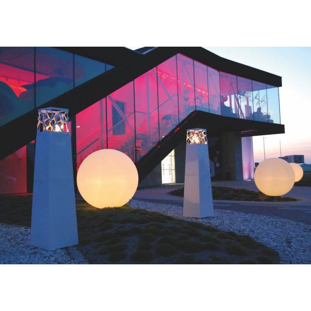 Chimenea Pyramid Commerce de Planika 640x640 - CHIMENEAS
