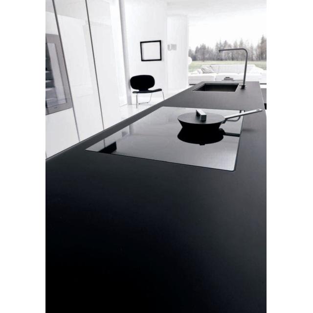 Encimera en porcelanico negro materia habitable 640x640 - PORCEL&Aacute;NICOS