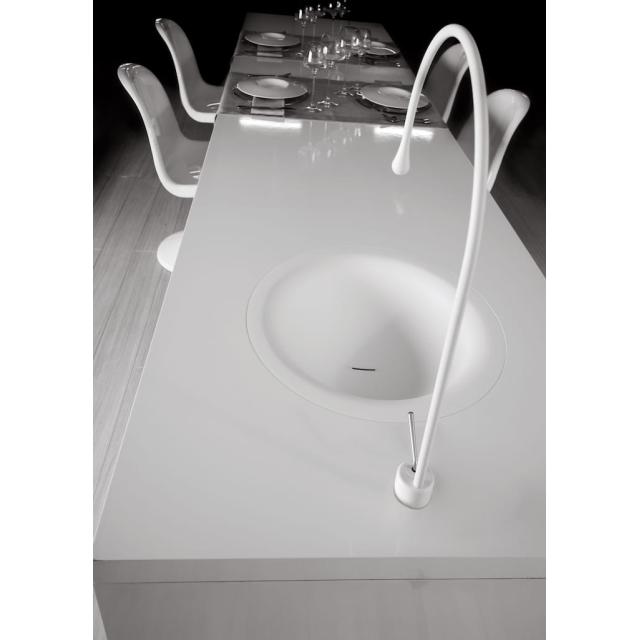 Fregadero de Corian en isla de cocina 640x640 - Fregaderos modernos para cocina