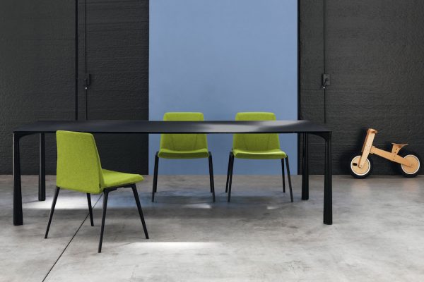 Silla Lilium tapizada en Divina Melange de Kristalia 600x400 - Sillas de dise&ntilde;o