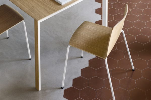 Silla Rama en acabado madera 600x400 - Sillas de dise&ntilde;o