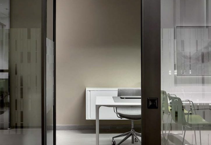 LUCONI AboutUs 2013 34 725x500 - Mobiliario de oficina modernos