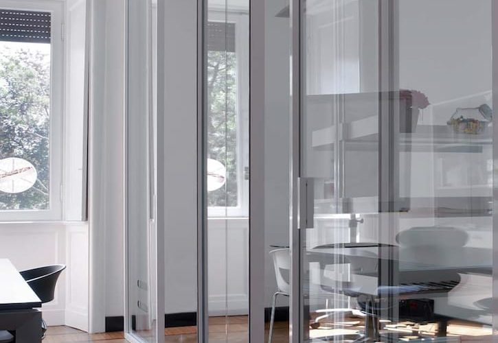 LUCONI AboutUs 2013 38 725x500 - Mobiliario de oficina modernos