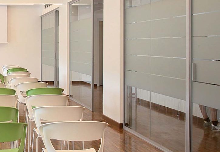 LUCONI AboutUs 2013 66 725x500 - Mobiliario de oficina modernos