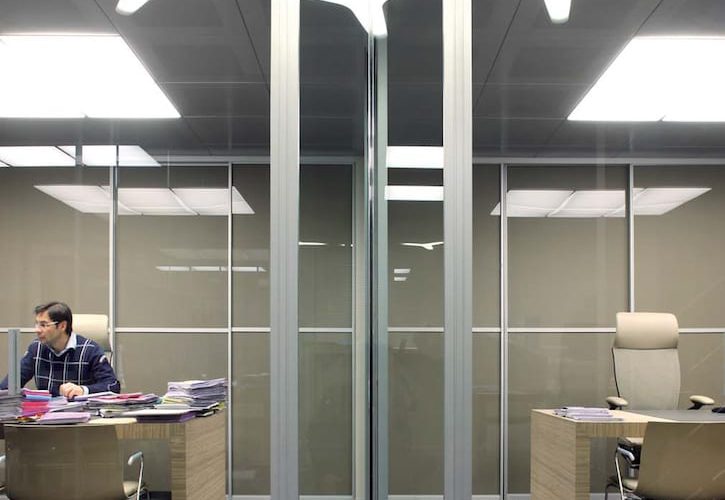 LUCONI AboutUs 2013 92 725x500 - Mobiliario de oficina modernos