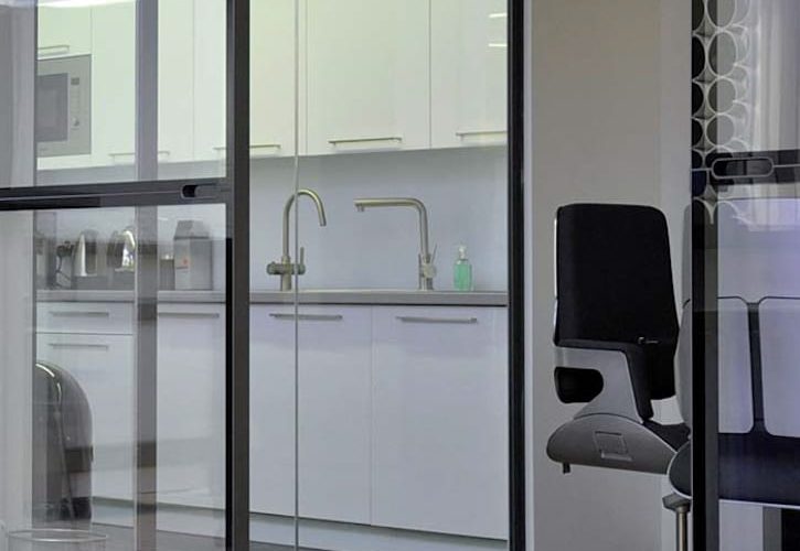 LUCONI AboutUs 2013 97 725x500 - Mobiliario de oficina modernos