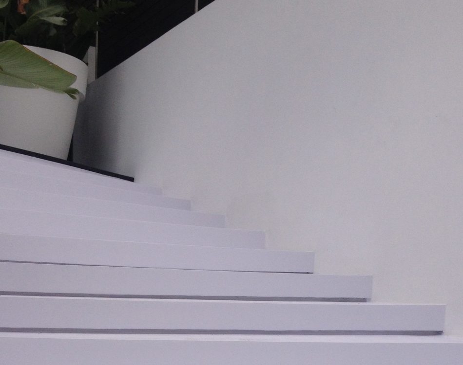 topciment-exteriores-escaleras-gris-microdeck